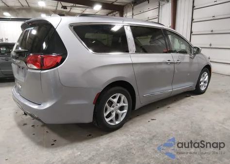 2017 Chrysler Pacifica Touring-L z USA, uszkodzony, nr VIN 2C4RC1BG0HR809921